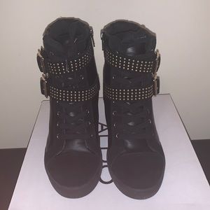 Gently Worn Wedge Sneaker!